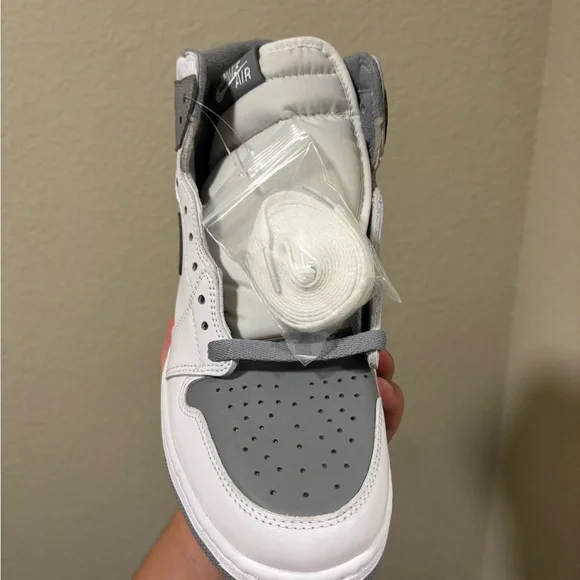 Jordan retro 1 high white and grey
